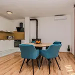 Gorgeous In Popovici With Wifi بيت للعطل