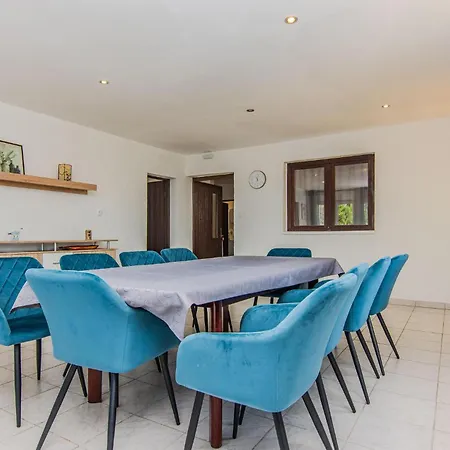 Feriehus Gorgeous In Popovici With Wifi Popovic