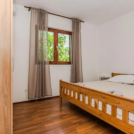 Feriehus Gorgeous In Popovici With Wifi Popovic