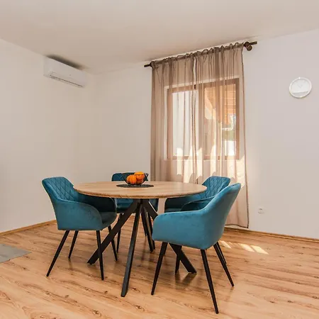 Gorgeous In Popovici Holiday home